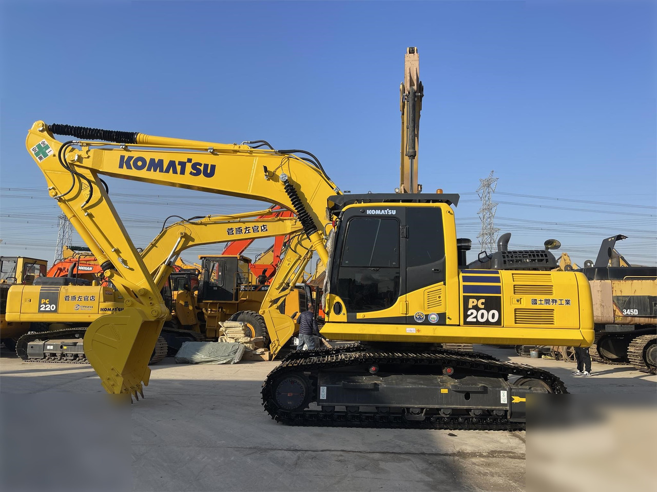 KOMATSU PC200-8 - Bager goseničar: slika 1 KOMATSU PC200-8 - Bager goseničar: slika 1