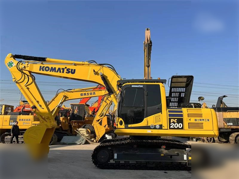 KOMATSU PC200-8N1 - Bager goseničar: slika 1 KOMATSU PC200-8N1 - Bager goseničar: slika 1