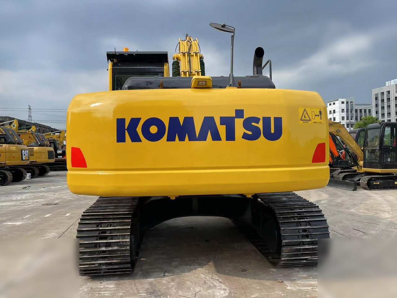KOMATSU PC220-8 - Bager goseničar: slika 2 KOMATSU PC220-8 - Bager goseničar: slika 2