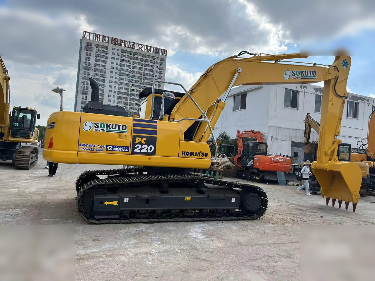 KOMATSU PC220-8 - Bager goseničar: slika 2 KOMATSU PC220-8 - Bager goseničar: slika 2