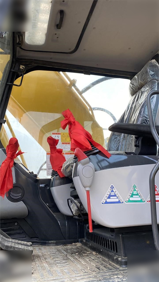 Bager goseničar KOMATSU PC220-8: slika 9