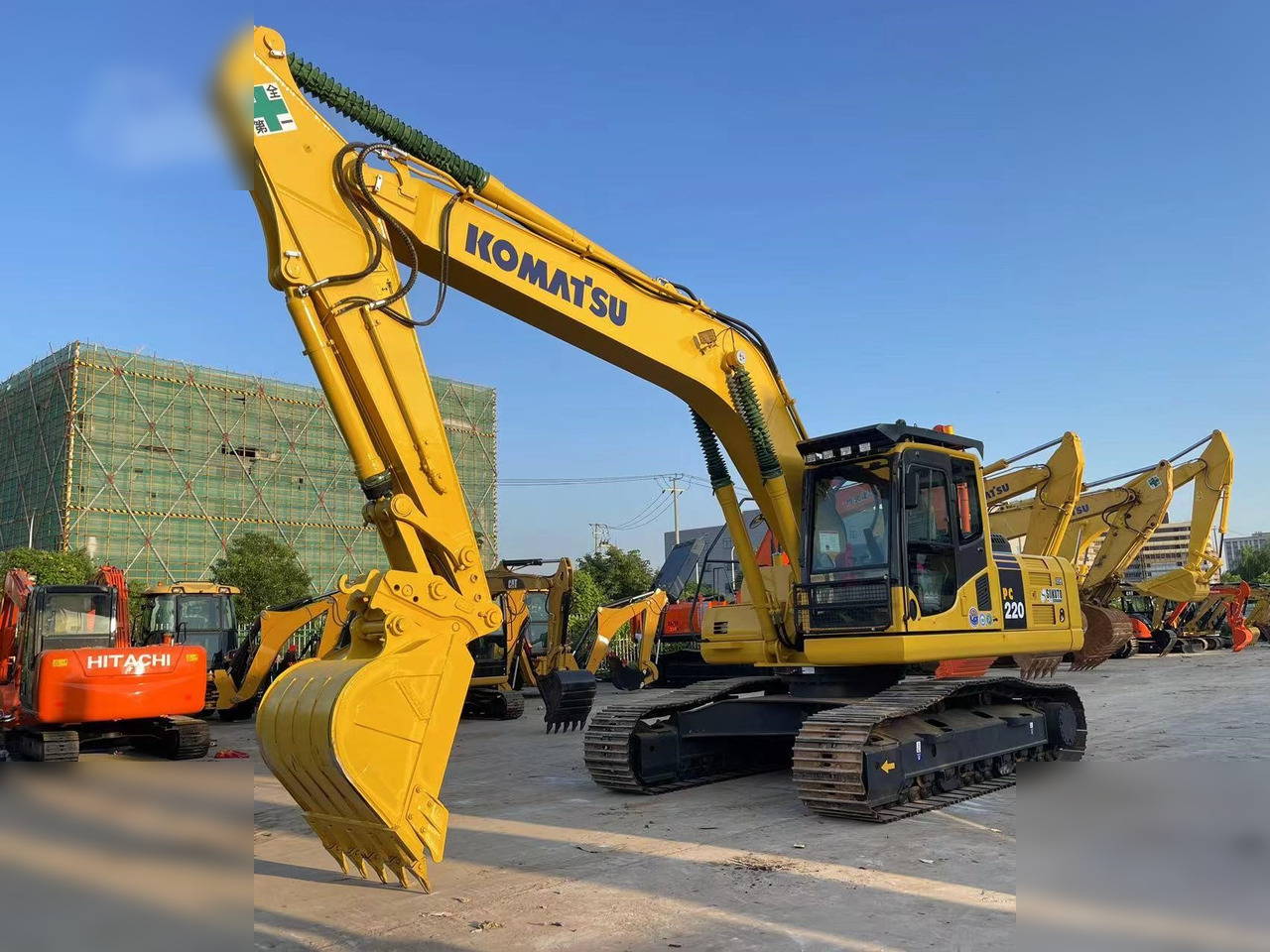 KOMATSU PC220-8 - Bager goseničar: slika 1 KOMATSU PC220-8 - Bager goseničar: slika 1
