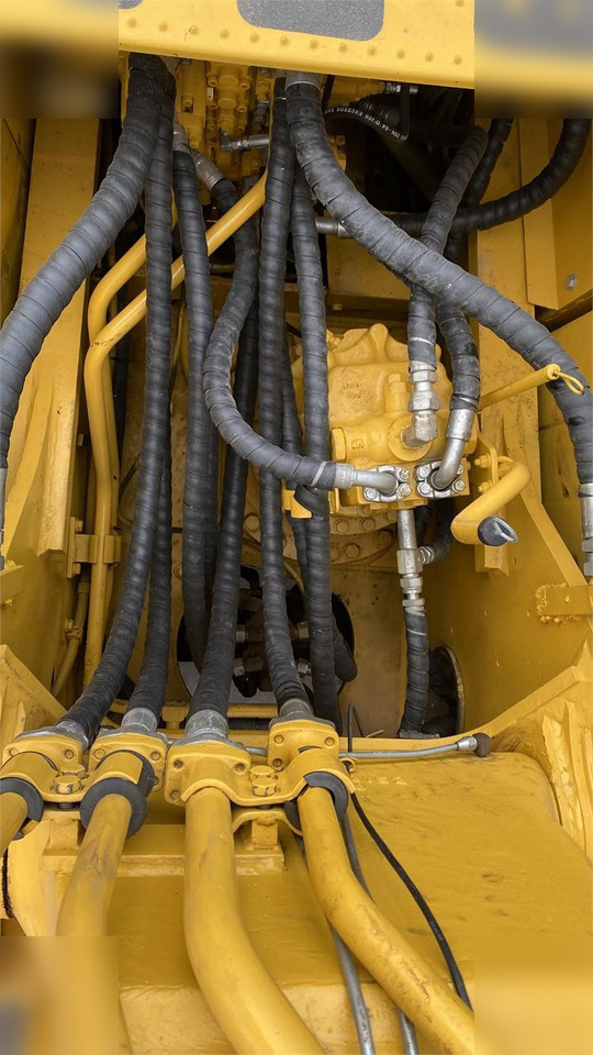 Bager goseničar KOMATSU PC220-8: slika 11
