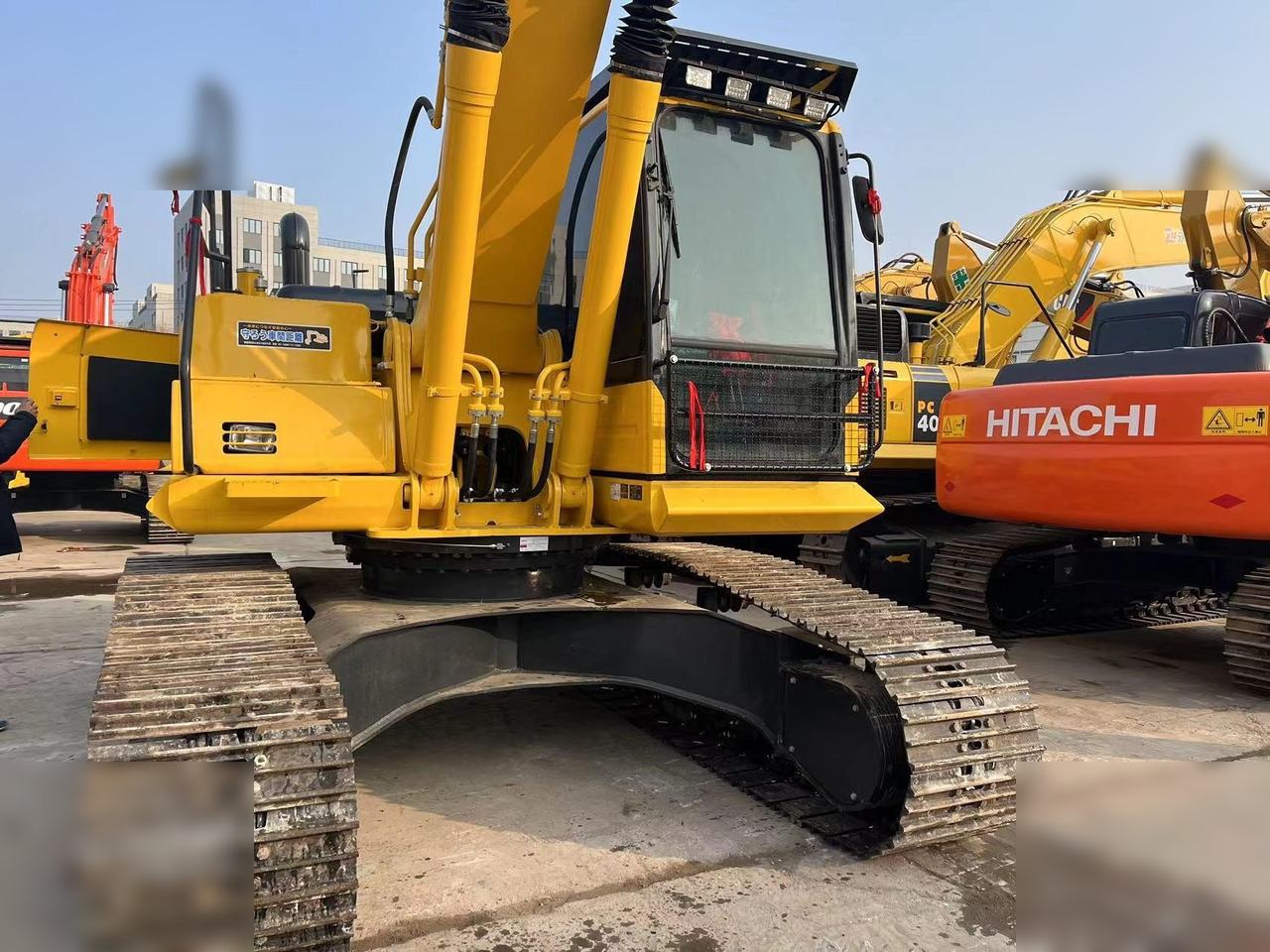 KOMATSU PC220-8M0 - Bager goseničar: slika 2 KOMATSU PC220-8M0 - Bager goseničar: slika 2