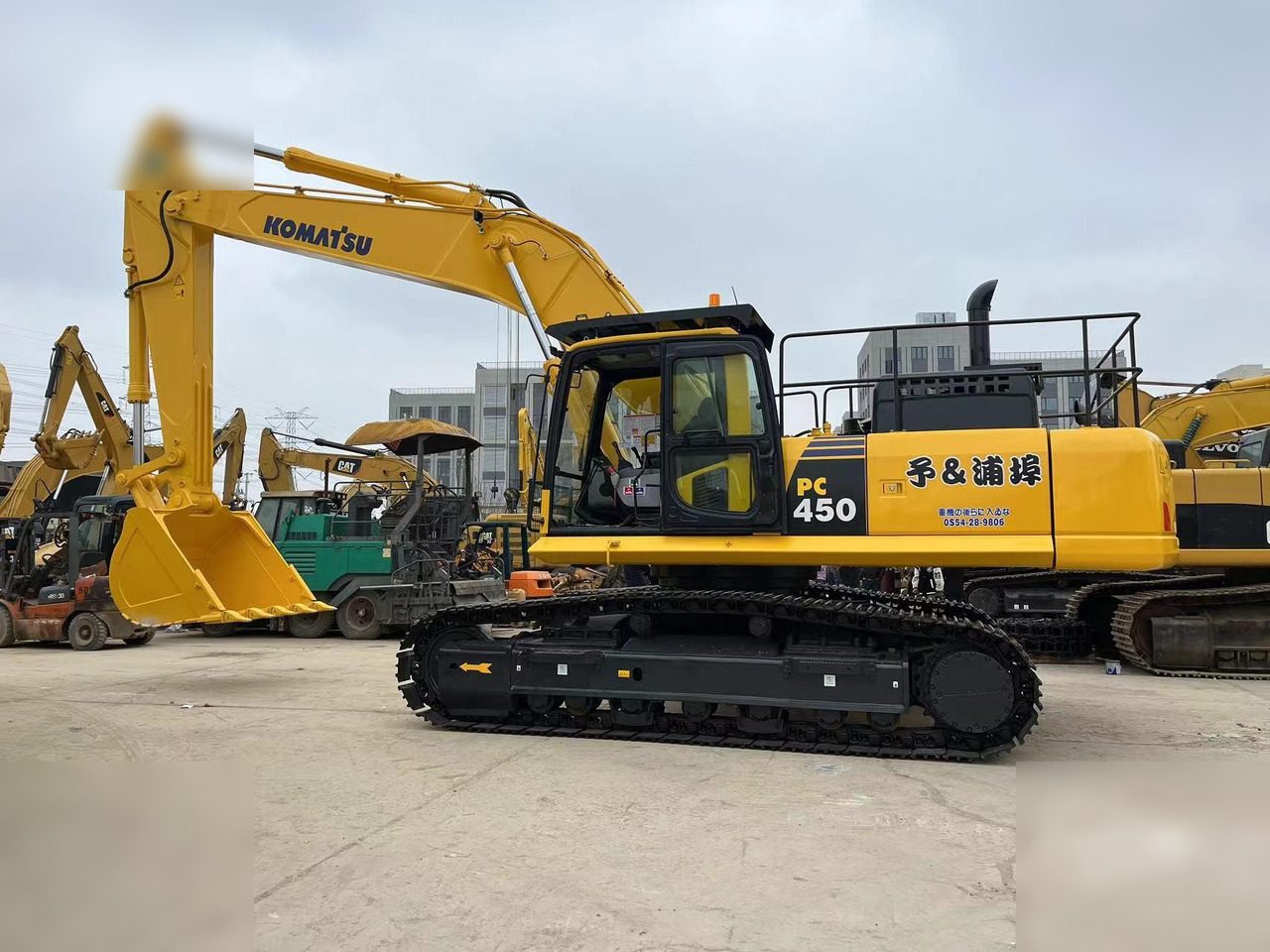 KOMATSU PC450-8 - Bager goseničar: slika 2 KOMATSU PC450-8 - Bager goseničar: slika 2