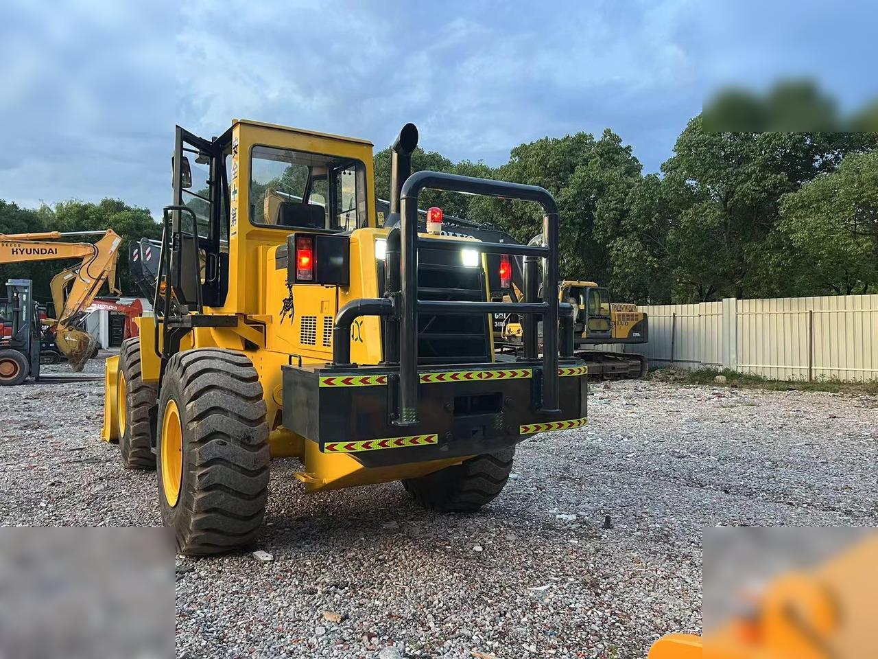 KOMATSU WA320-3 - Kolesni nakladalec: slika 4 KOMATSU WA320-3 - Kolesni nakladalec: slika 4