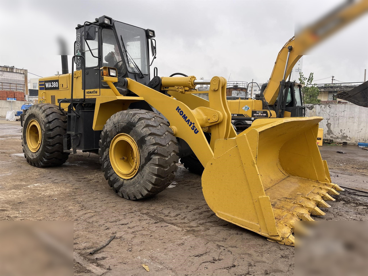 KOMATSU WA380-3 - Kolesni nakladalec: slika 1 KOMATSU WA380-3 - Kolesni nakladalec: slika 1