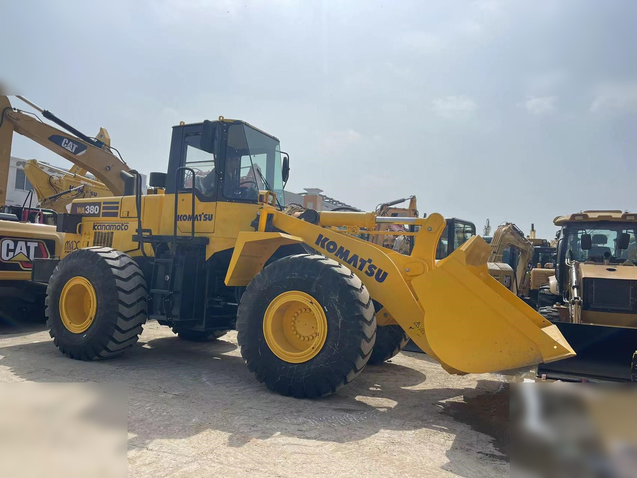 KOMATSU WA380-3 - Kolesni nakladalec: slika 4 KOMATSU WA380-3 - Kolesni nakladalec: slika 4