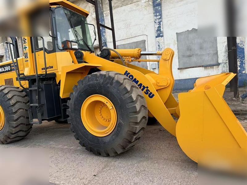 KOMATSU WA380-3 - Kolesni nakladalec: slika 4 KOMATSU WA380-3 - Kolesni nakladalec: slika 4