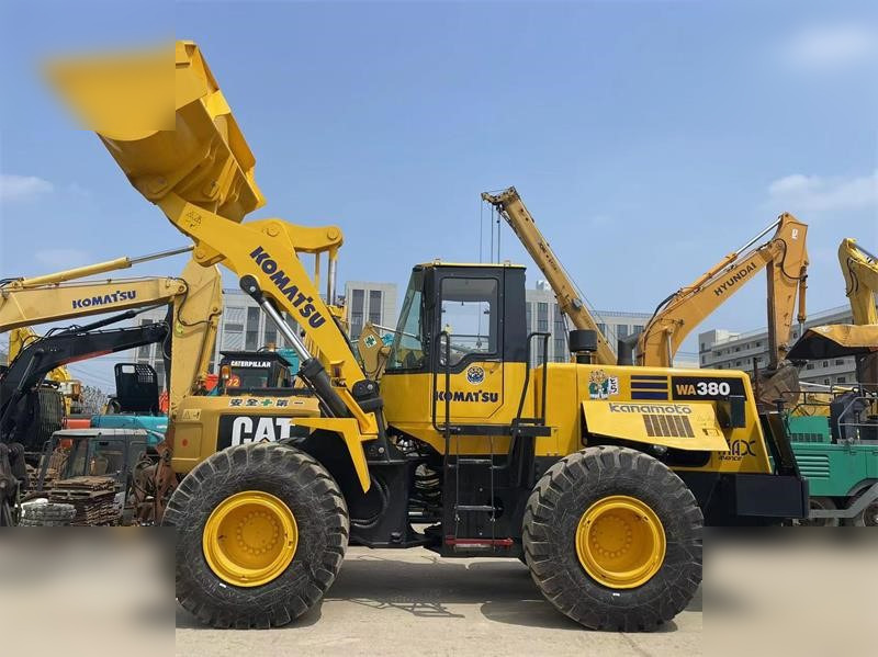KOMATSU WA380-3 - Kolesni nakladalec: slika 1 KOMATSU WA380-3 - Kolesni nakladalec: slika 1