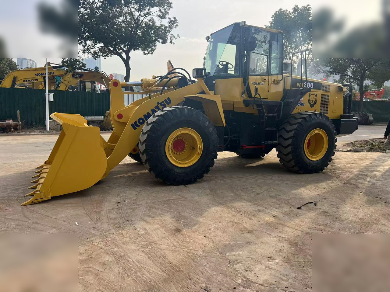 KOMATSU WA380-6 - Kolesni nakladalec: slika 2 KOMATSU WA380-6 - Kolesni nakladalec: slika 2