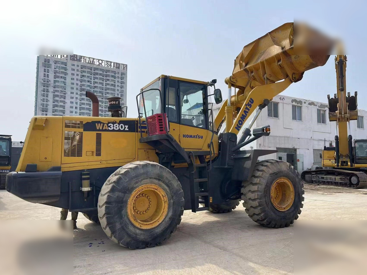 KOMATSU WA380Z-6 - Kolesni nakladalec: slika 1 KOMATSU WA380Z-6 - Kolesni nakladalec: slika 1