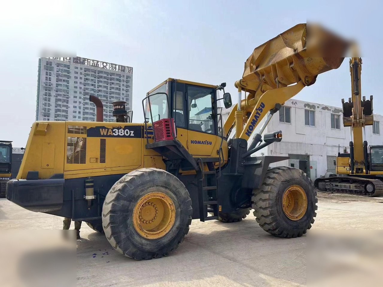 KOMATSU WA380Z-6 - Kolesni nakladalec: slika 1 KOMATSU WA380Z-6 - Kolesni nakladalec: slika 1
