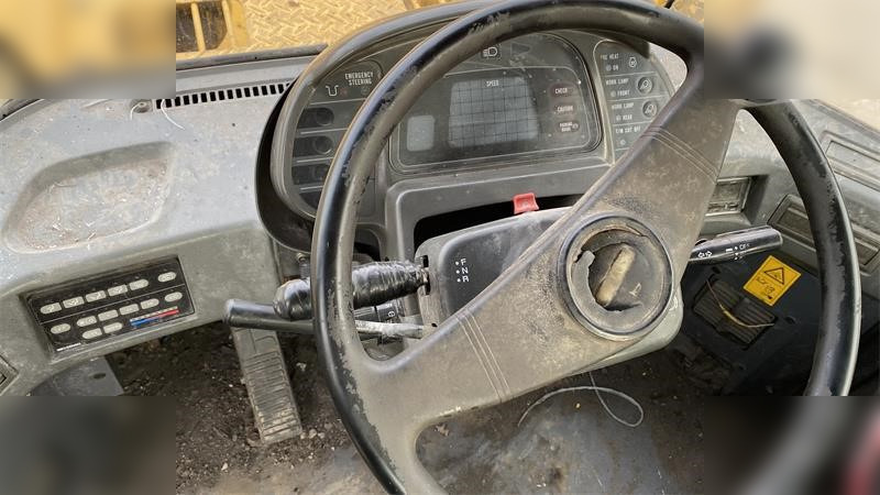 Kolesni nakladalec KOMATSU WA600-3: slika 10