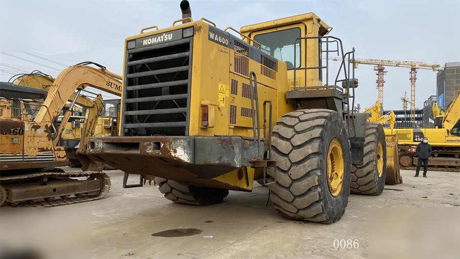 KOMATSU WA600-3 - Kolesni nakladalec: slika 2 KOMATSU WA600-3 - Kolesni nakladalec: slika 2