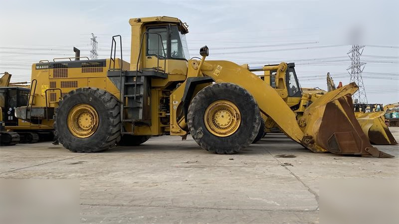 KOMATSU WA600-3 - Kolesni nakladalec: slika 1 KOMATSU WA600-3 - Kolesni nakladalec: slika 1