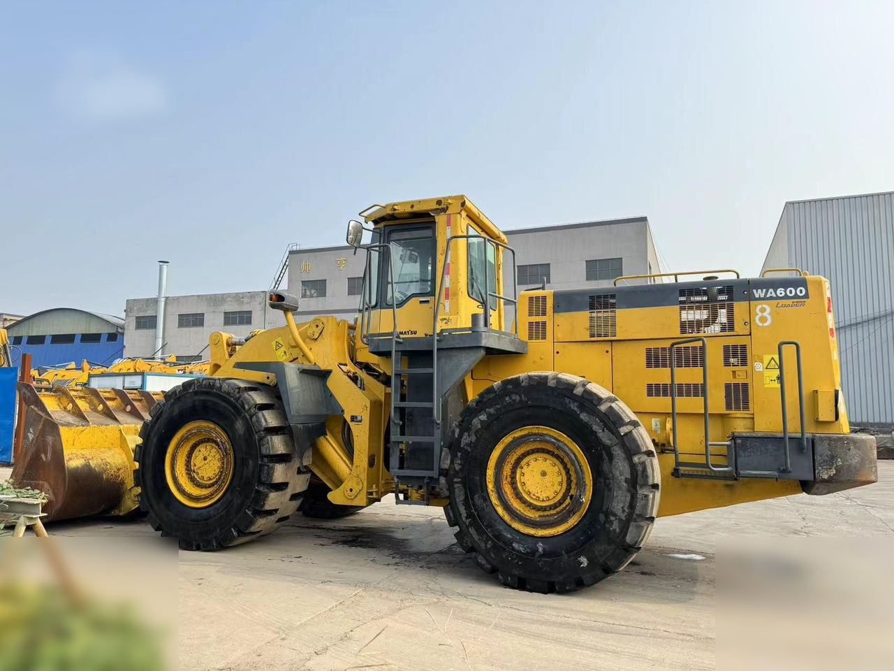 KOMATSU WA600-3 - Kolesni nakladalec: slika 1 KOMATSU WA600-3 - Kolesni nakladalec: slika 1