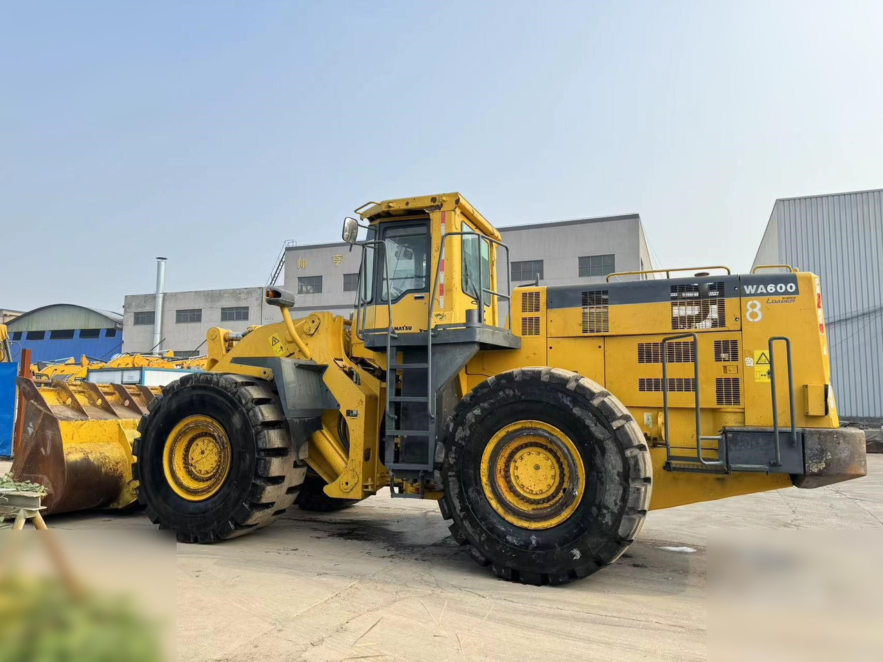 KOMATSU WA600-3 - Kolesni nakladalec: slika 1 KOMATSU WA600-3 - Kolesni nakladalec: slika 1