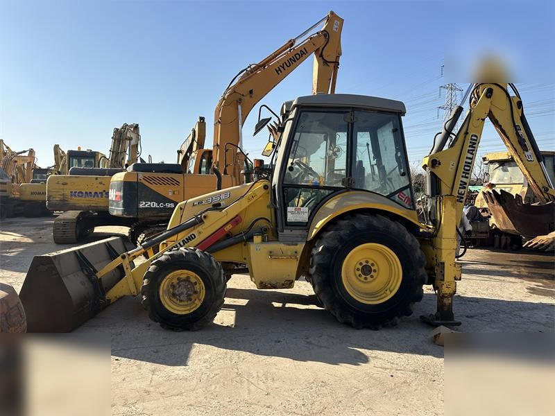 NEW HOLLAND LB95B-4PT - Bager nakladalec: slika 2 NEW HOLLAND LB95B-4PT - Bager nakladalec: slika 2
