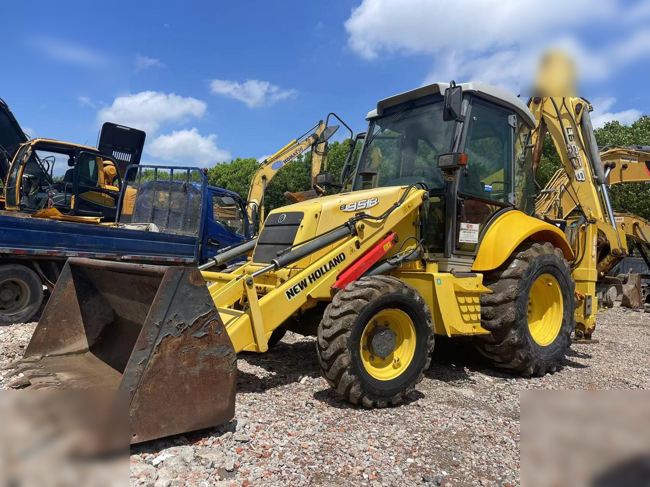 NEW HOLLAND LB95B-4PT - Bager nakladalec: slika 3 NEW HOLLAND LB95B-4PT - Bager nakladalec: slika 3