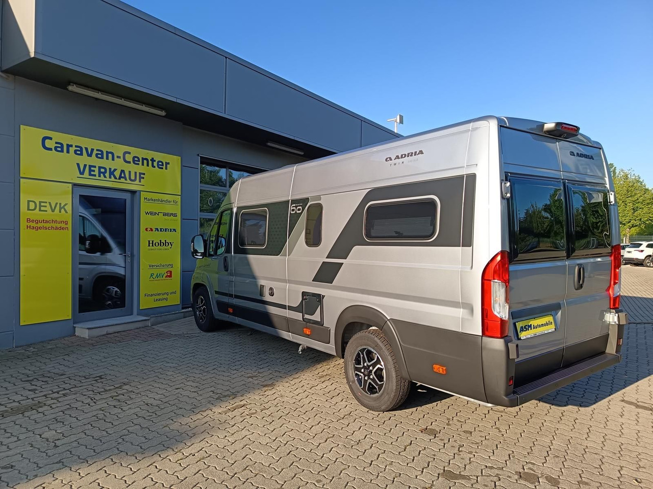 Adria Twin "60Y" 640 SLB*180 PS*4,25t MAXI*COMBI D 6E* - Kombi avtodom: slika 3 Adria Twin "60Y" 640 SLB*180 PS*4,25t MAXI*COMBI D 6E* - Kombi avtodom: slika 3