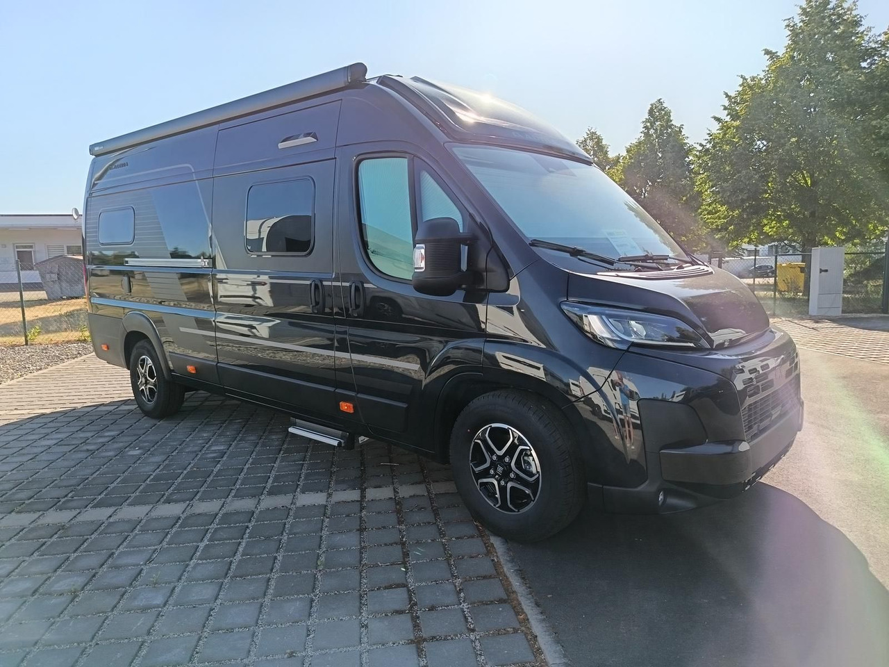 Adria Twin Edition 640 SGX Maxi 132kW*138L KÜHLSCHRANK - Kombi avtodom: slika 3 Adria Twin Edition 640 SGX Maxi 132kW*138L KÜHLSCHRANK - Kombi avtodom: slika 3