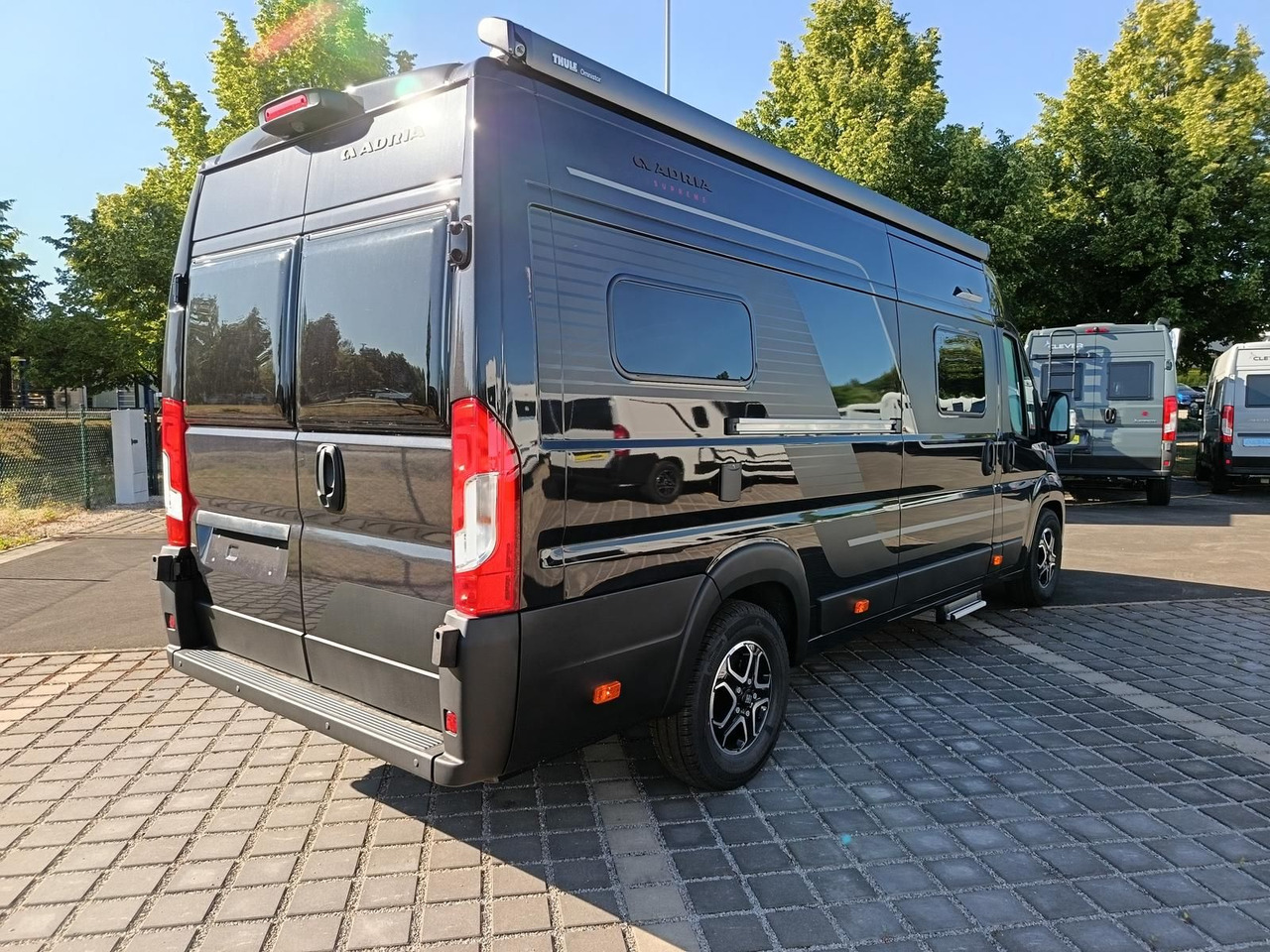 Adria Twin Edition 640 SGX Maxi 132kW*138L KÜHLSCHRANK - Kombi avtodom: slika 5 Adria Twin Edition 640 SGX Maxi 132kW*138L KÜHLSCHRANK - Kombi avtodom: slika 5