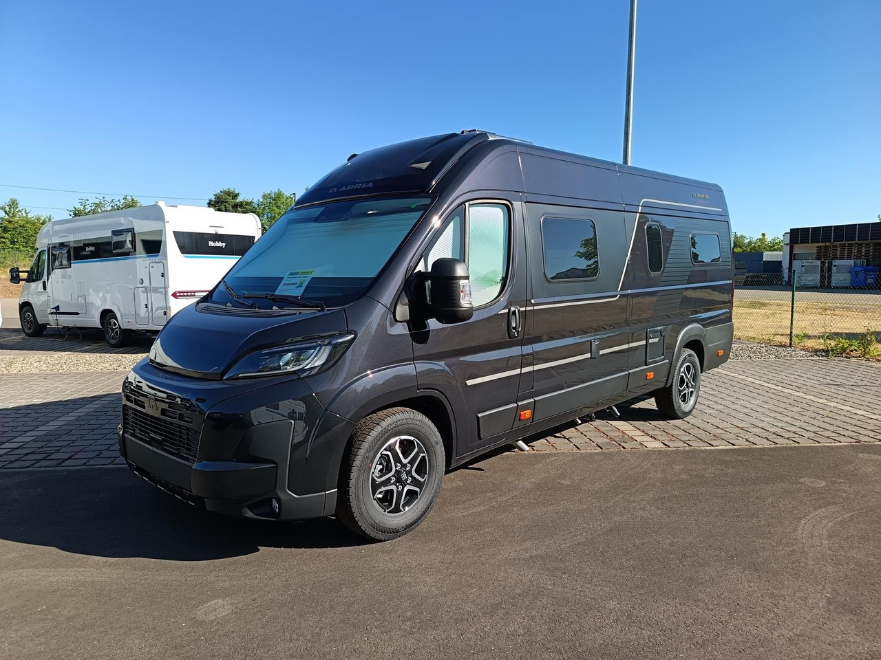 Adria Twin Edition 640 SGX Maxi 132kW*138L KÜHLSCHRANK - Kombi avtodom: slika 2 Adria Twin Edition 640 SGX Maxi 132kW*138L KÜHLSCHRANK - Kombi avtodom: slika 2