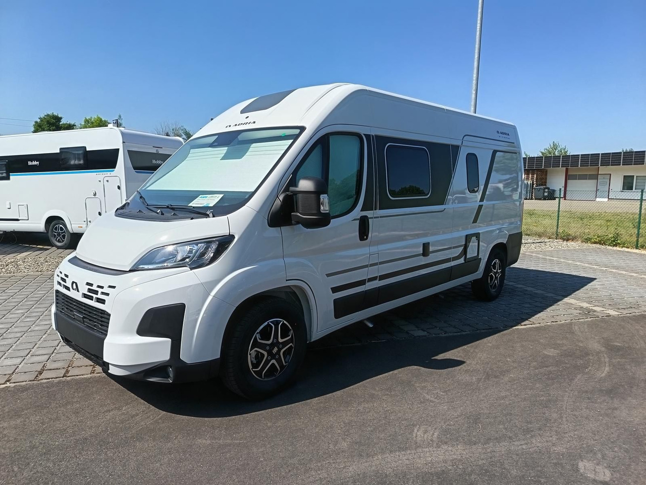 Adria Twin Twin 600 SPB Family*SAFETY+STYLE*DAB*SOFORT - Kombi avtodom: slika 3 Adria Twin Twin 600 SPB Family*SAFETY+STYLE*DAB*SOFORT - Kombi avtodom: slika 3