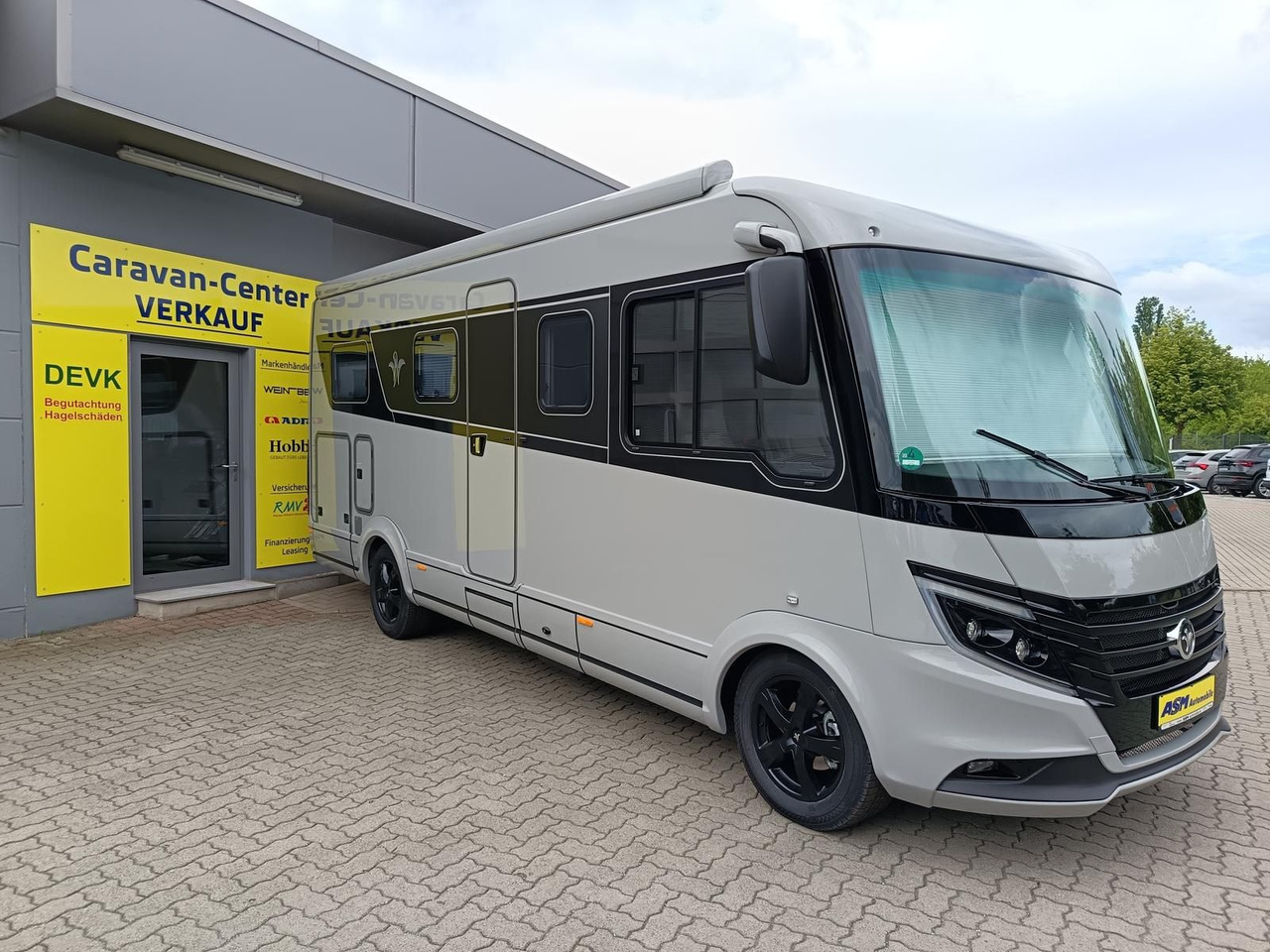 Niesmann + Bischoff iSmove 6.9 E 132 kW*AHK*SOLAR*SAT*TV*DACHKLIMA* - Integriran avtodom: slika 2 Niesmann + Bischoff iSmove 6.9 E 132 kW*AHK*SOLAR*SAT*TV*DACHKLIMA* - Integriran avtodom: slika 2