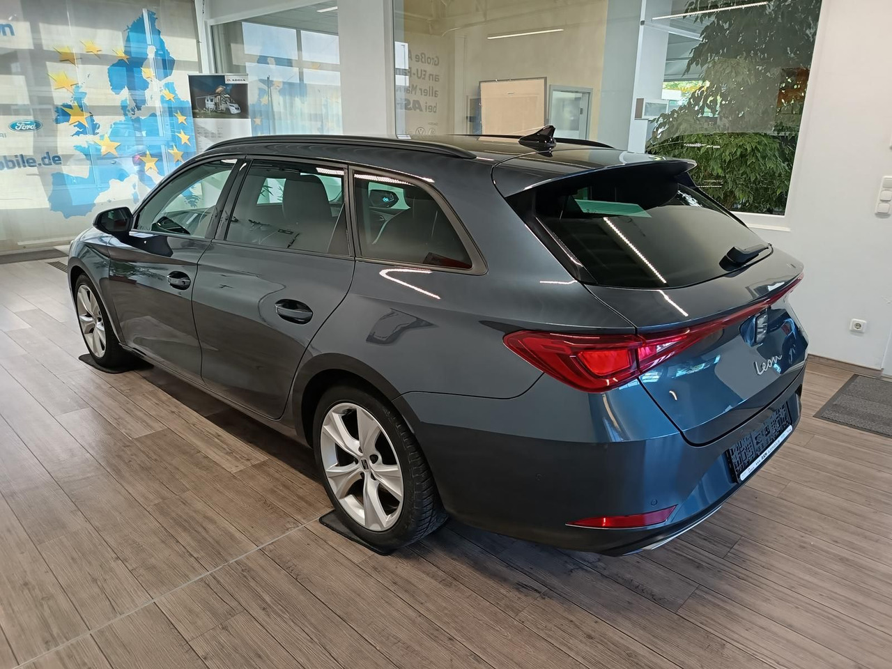 Seat Leon Sportstourer 1,5TSI FR*NAVI*LED*SOUND*R-KAM - Karavan: slika 4 Seat Leon Sportstourer 1,5TSI FR*NAVI*LED*SOUND*R-KAM - Karavan: slika 4