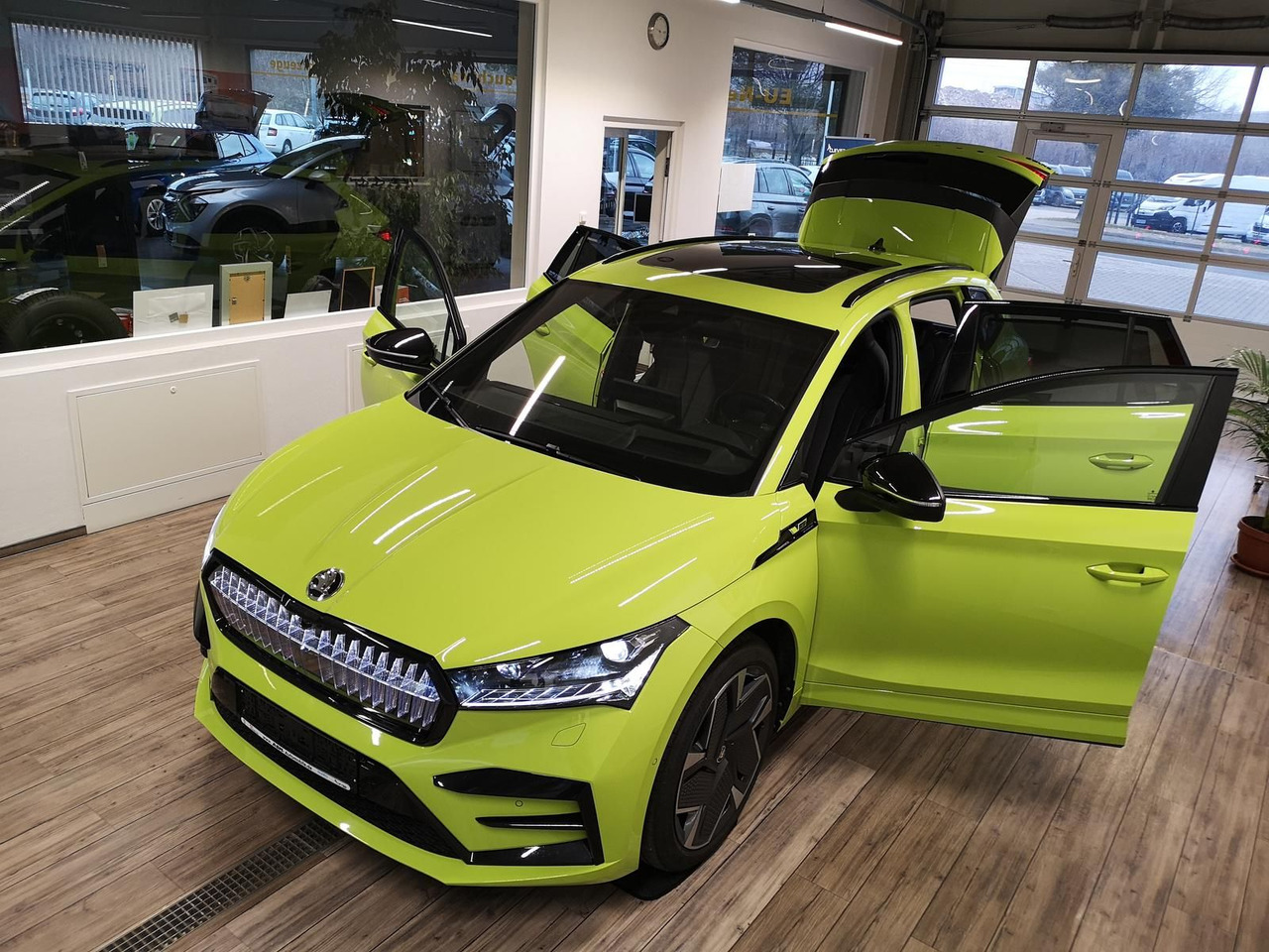 Skoda Enyaq iV RS 220 kW*PSD*AHK*virt.Pedal*360°Kamera - SUV: slika 2 Skoda Enyaq iV RS 220 kW*PSD*AHK*virt.Pedal*360°Kamera - SUV: slika 2
