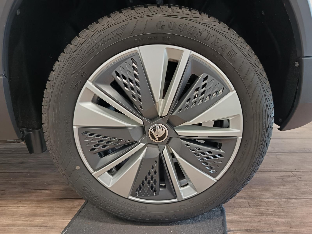 SUV Skoda Karoq Style 1,5TSI DSG*AHK-VORBER*NAVI*LED*R-KAM: slika 21