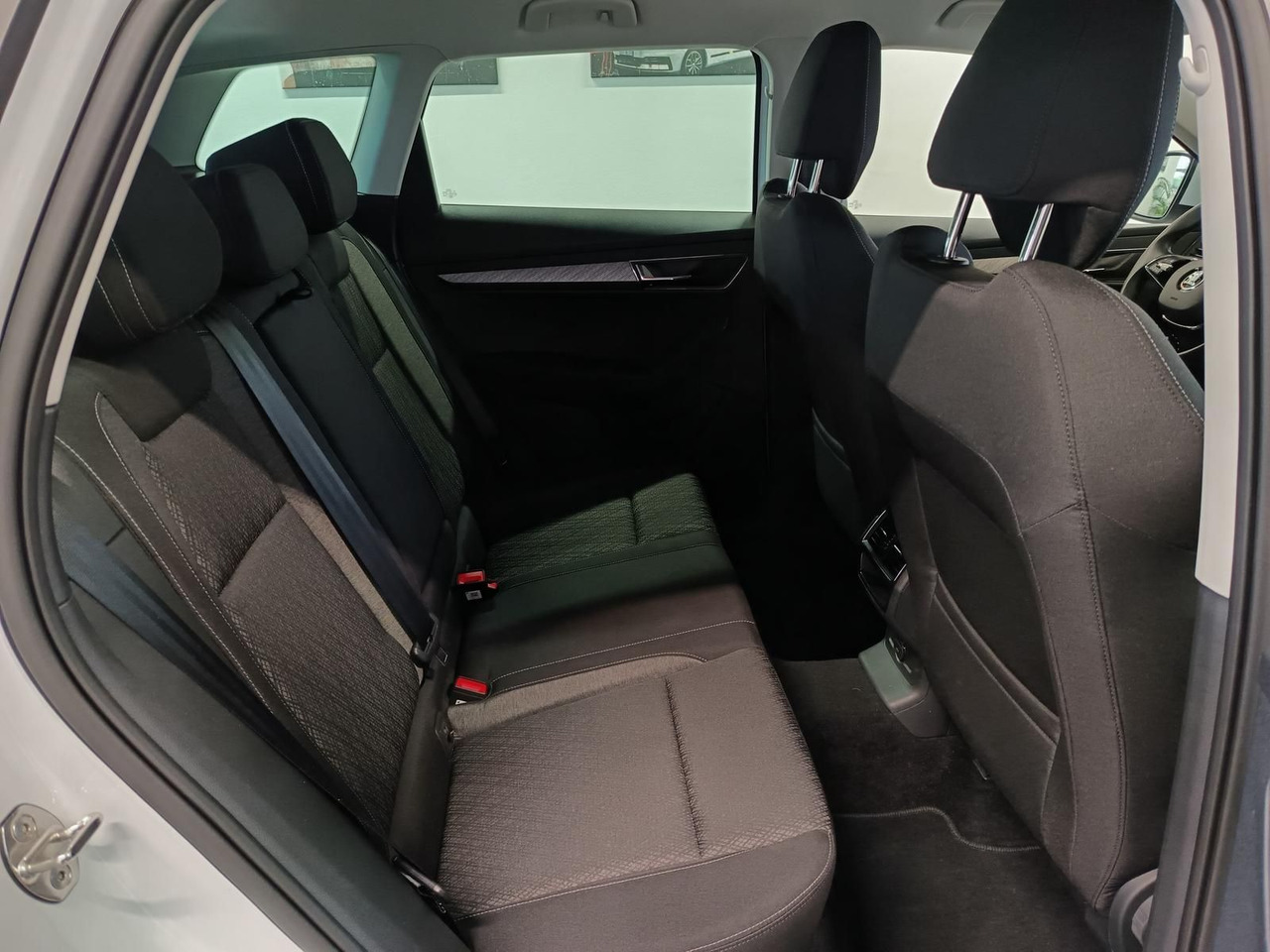 SUV Skoda Karoq Style 1,5TSI DSG*AHK-VORBER*NAVI*LED*R-KAM: slika 17