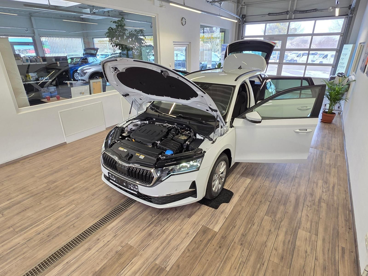 Skoda Octavia Combi Selection DSG*LED*ACC*WINTERPAKET* - Avtomobil: slika 2 Skoda Octavia Combi Selection DSG*LED*ACC*WINTERPAKET* - Avtomobil: slika 2