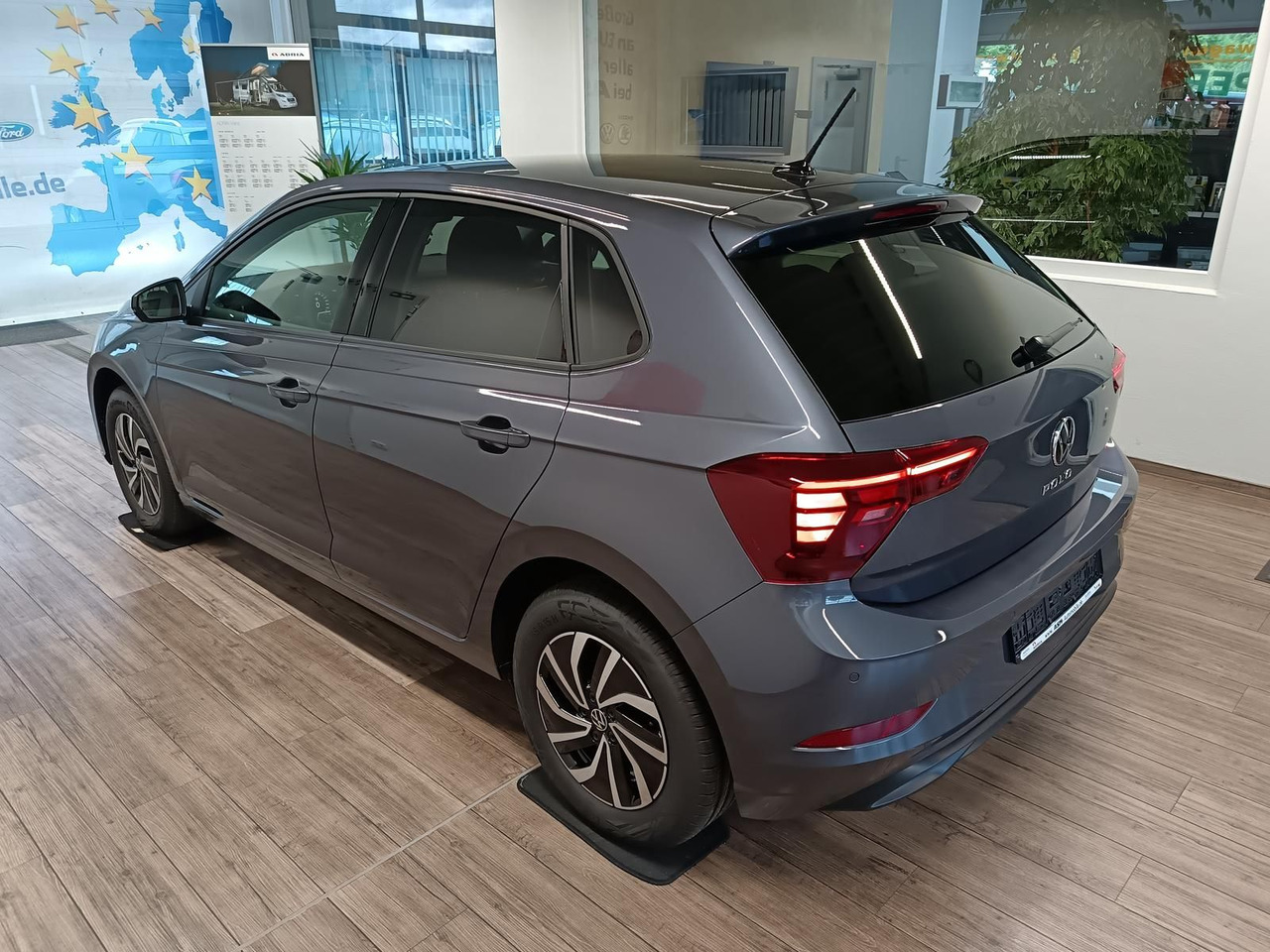 Volkswagen Polo Life 1.0 TSI 70 kW*LED*R-KAM*TEMP*PDC*SHZ* - Avtomobil: slika 4 Volkswagen Polo Life 1.0 TSI 70 kW*LED*R-KAM*TEMP*PDC*SHZ* - Avtomobil: slika 4