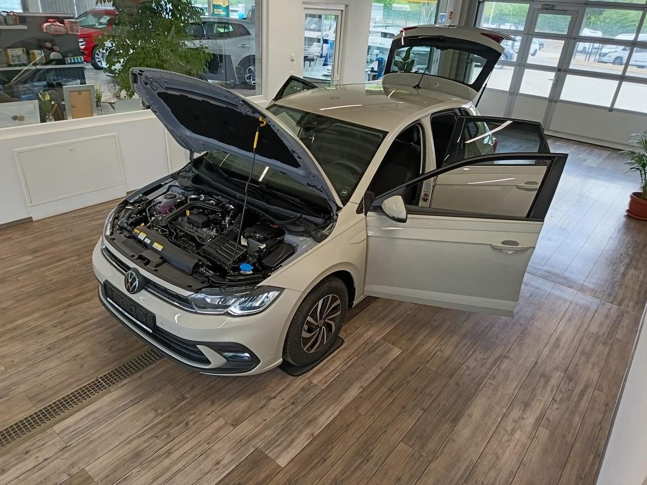 Volkswagen Polo Life 1.0 TSI 70kW DSG*LED*ACC*R-KAM*DAB*PDC - Avtomobil: slika 2 Volkswagen Polo Life 1.0 TSI 70kW DSG*LED*ACC*R-KAM*DAB*PDC - Avtomobil: slika 2
