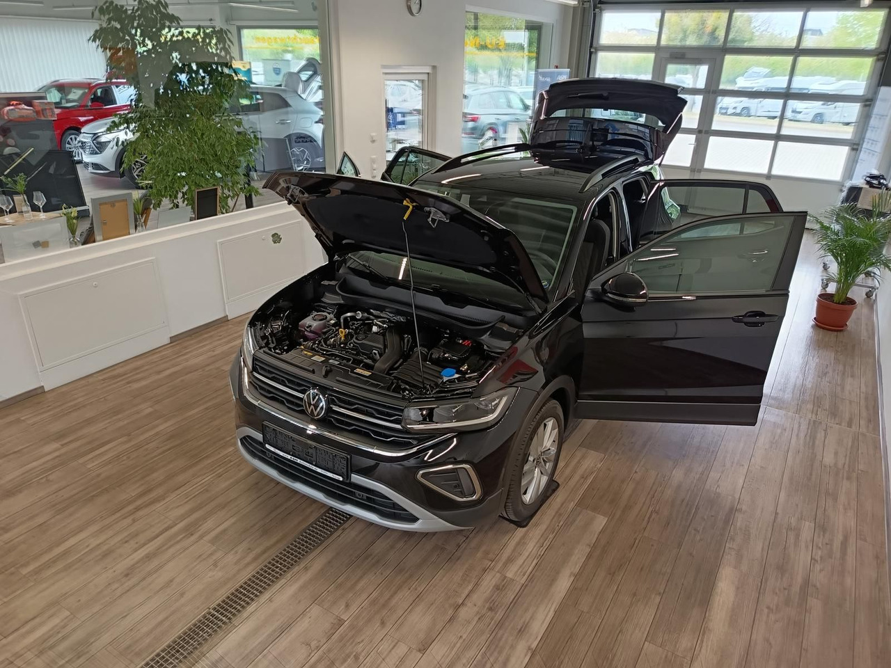 Volkswagen T-Cross Life 1.5 TSI DSG*AHK*MATRIX LED*ACC*SHZ* - SUV: slika 2 Volkswagen T-Cross Life 1.5 TSI DSG*AHK*MATRIX LED*ACC*SHZ* - SUV: slika 2