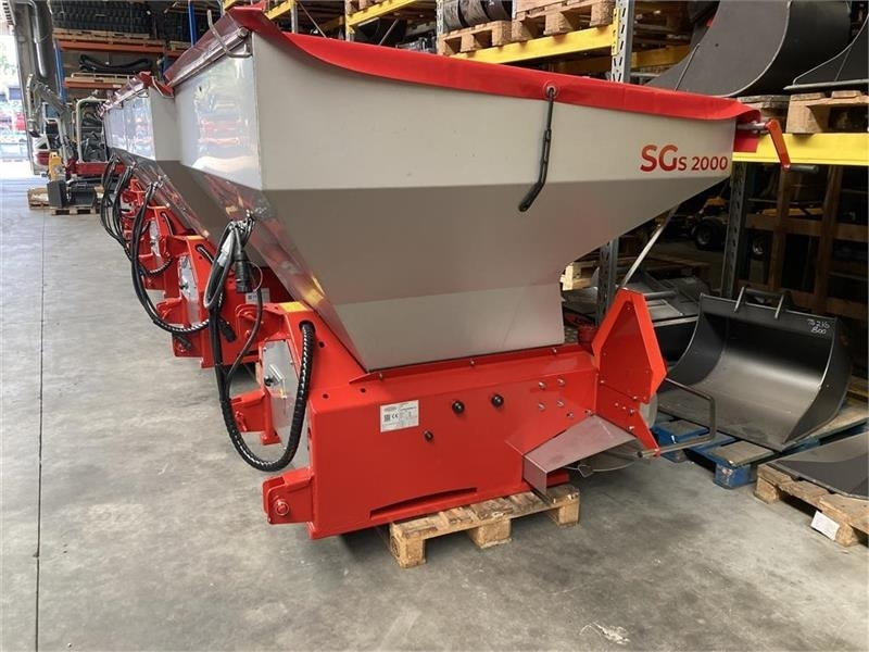 Bredal SGS 2000 Inkl. Lysanlæg, sold og rullepresenning - Posipalnik peska/ Soli za Komunalno/ Posebno vozilo: slika 1 Bredal SGS 2000 Inkl. Lysanlæg, sold og rullepresenning - Posipalnik peska/ Soli za Komunalno/ Posebno vozilo: slika 1