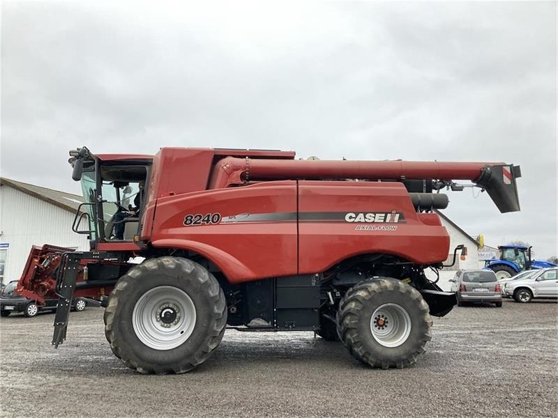 Case IH Axial Flow 8240 - Kombajn harvester: slika 1 Case IH Axial Flow 8240 - Kombajn harvester: slika 1