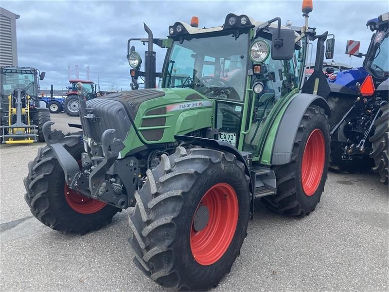 Fendt 211 Vario TMS - Traktor: slika 2 Fendt 211 Vario TMS - Traktor: slika 2