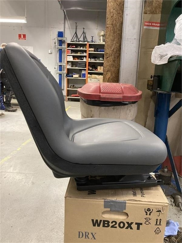 Husqvarna P524X Efi Sæde - Fabriksnyt 591352601 - Vrtna kosilnica: slika 2 Husqvarna P524X Efi Sæde - Fabriksnyt 591352601 - Vrtna kosilnica: slika 2