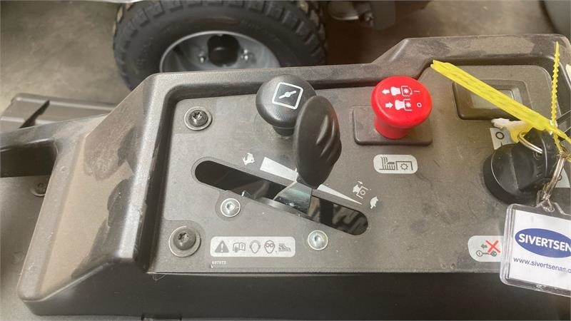 Hustler Raptor X 42 - Vrtna kosilnica: slika 4 Hustler Raptor X 42 - Vrtna kosilnica: slika 4