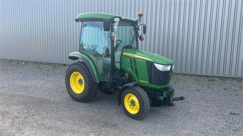 John Deere 3033 R - Mestni traktor: slika 2 John Deere 3033 R - Mestni traktor: slika 2