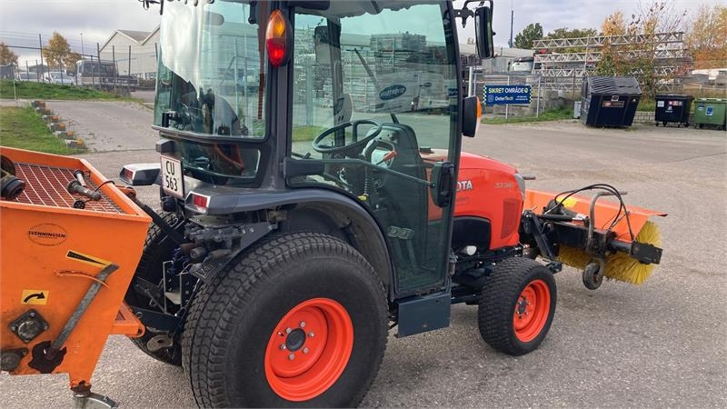 Kubota ST341 inkl. 150 cm kost og udlægger - Mestni traktor: slika 5 Kubota ST341 inkl. 150 cm kost og udlægger - Mestni traktor: slika 5
