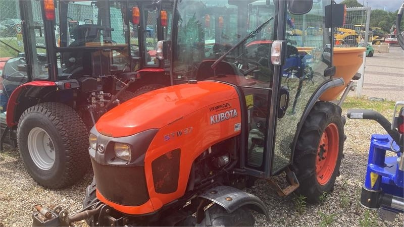 Kubota STW37 Kun 1144 timer STW37 - Mestni traktor: slika 2 Kubota STW37 Kun 1144 timer STW37 - Mestni traktor: slika 2