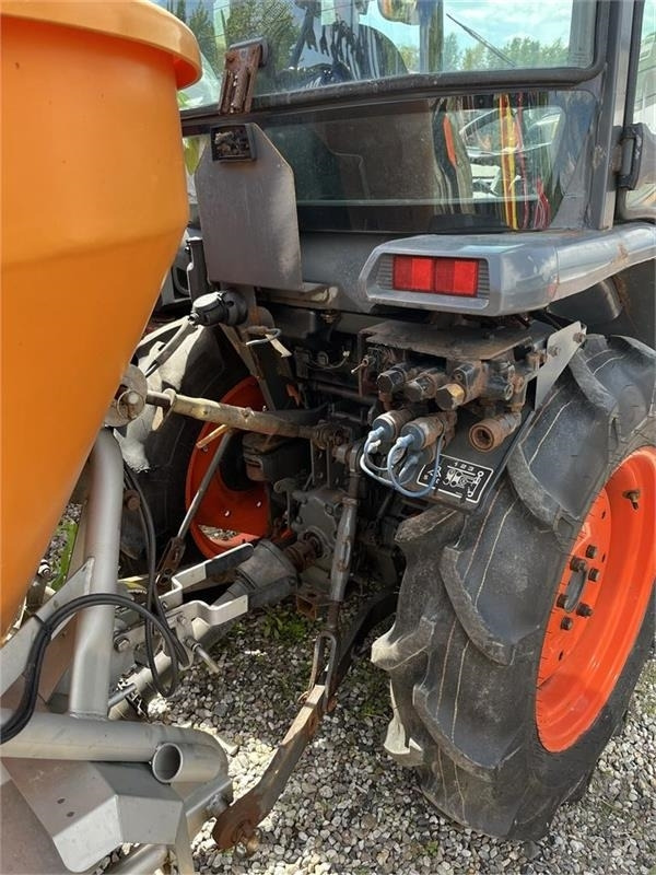 Kubota STW37 Kun 1144 timer STW37 - Mestni traktor: slika 4 Kubota STW37 Kun 1144 timer STW37 - Mestni traktor: slika 4