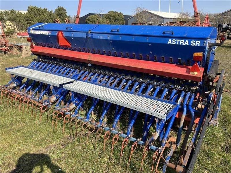 Kuhn HR 4002 Med Fiona Astra SR - Sejalni kombajn: slika 3 Kuhn HR 4002 Med Fiona Astra SR - Sejalni kombajn: slika 3