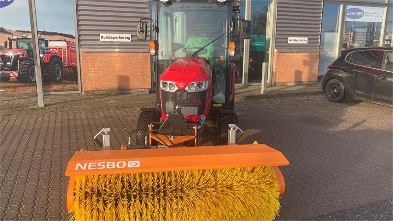 Massey Ferguson 1740 HC Frontlift/pto og 150 cm fejemaskine - Mestni traktor: slika 2 Massey Ferguson 1740 HC Frontlift/pto og 150 cm fejemaskine - Mestni traktor: slika 2