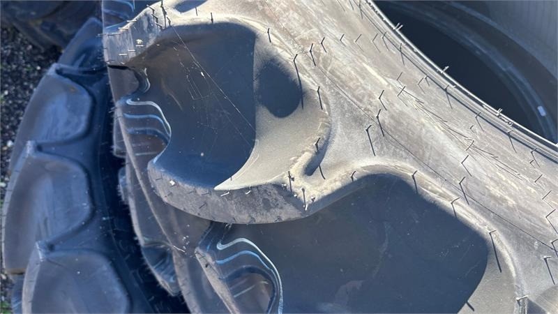 Mitas 420/85R38 & 340/85R28 - Guma za Komunalno/ Posebno vozilo: slika 2 Mitas 420/85R38 & 340/85R28 - Guma za Komunalno/ Posebno vozilo: slika 2